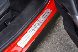 Bild 14/18 von Ferrari SF90 Stradale (2020)