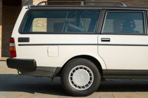 Immagine 15/43 di Volvo 240 GLE Injection (1989)