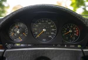 Image 20/36 of Mercedes-Benz 380 SLC (1981)