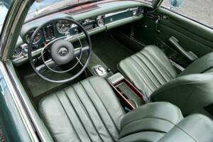 Image 16/38 of Mercedes-Benz 280 SL (1969)