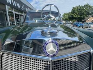 Image 5/21 de Mercedes-Benz 220 SE (1960)
