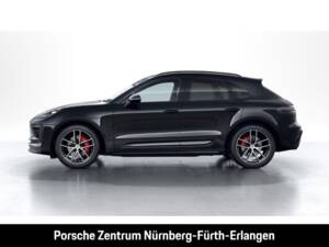 Image 2/8 of Porsche Macan GTS (2023)