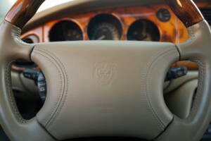 Image 37/50 de Jaguar XK8 4.0 (1998)
