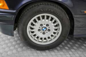 Bild 23/50 von BMW 318i (1996)