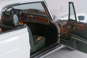 Bild 30/39 von Mercedes-Benz 280 SE 3,5 (1970)