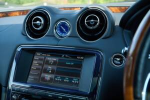 Bild 38/50 von Jaguar XJ 5.0 (2012)