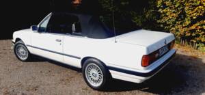 Image 22/55 of BMW 320i (1991)