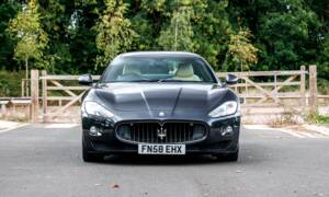 Image 6/43 of Maserati GranTurismo 4.2 (2008)