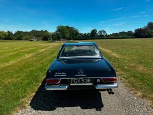 Image 49/55 of Mercedes-Benz 230 SL (1967)
