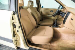 Immagine 16/50 di Audi 80 quattro  -  1.8S (1987)