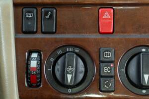 Afbeelding 33/50 van Mercedes-Benz 200 CE (1992)