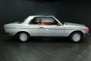 Image 6/50 of Mercedes-Benz 280 CE (1980)