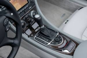 Image 24/42 of Mercedes-Benz SL 65 AMG (2006)
