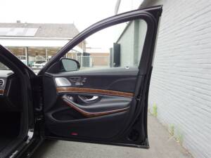 Bild 33/99 von Mercedes-Benz Maybach S 500 (2015)