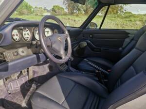 Image 2/8 of Porsche 911 Carrera (1995)