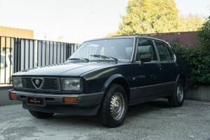 Image 1/39 de Alfa Romeo Alfetta 2.0 (1983)
