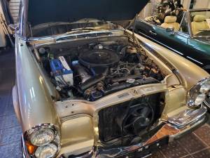 Image 7/19 of Mercedes-Benz 280 SE 3,5 (1971)