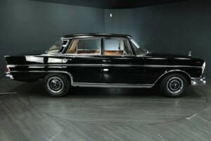 Imagen 6/30 de Mercedes-Benz 300 SE (1961)
