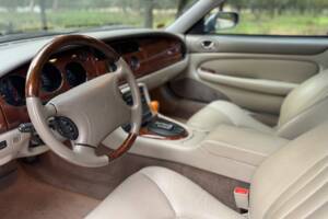 Image 39/40 de Jaguar XKR (1998)