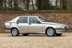 Image 29/50 of Alfa Romeo 75 2.0 Twin Spark (1988)