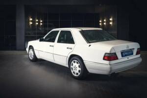 Image 6/15 of Mercedes-Benz E 420 (1995)