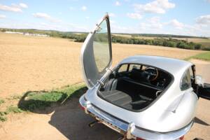 Bild 15/38 von Jaguar E-Type (2+2) (1968)
