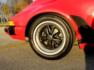 Image 17/26 de Porsche 911 Speedster 3.2 (1989)