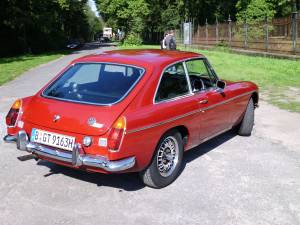 Image 4/9 of MG MGB GT V8 (1974)