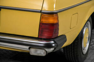 Image 30/50 of Mercedes-Benz 240 TD (1982)