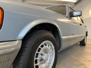 Image 38/64 of Mercedes-Benz 280 SE (1983)