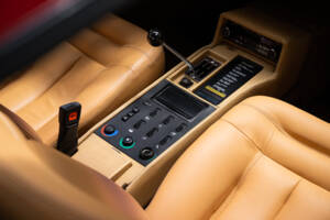 Image 18/48 de Ferrari Mondial Quattrovalvole (1985)