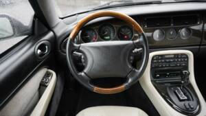 Immagine 32/38 di Jaguar XK8 4.0 (1996)