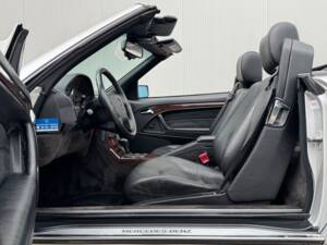 Bild 19/82 von Mercedes-Benz SL 320 (1995)