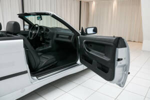 Image 13/17 of BMW 325i (1994)