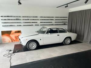 Bild 1/7 von Alfa Romeo Giulia GT 1300 Junior (1972)