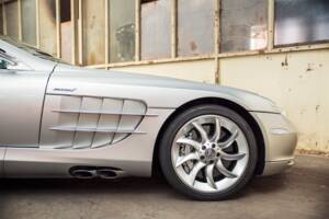 Image 58/61 of Mercedes-Benz SLR McLaren (2004)