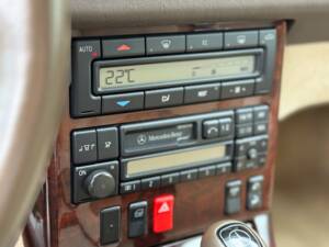 Image 15/24 of Mercedes-Benz SL 280 (1996)