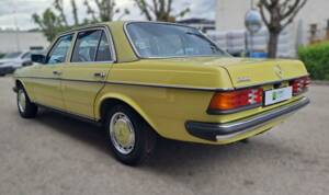 Bild 21/49 von Mercedes-Benz 200 (1979)