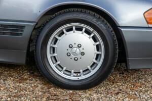 Image 46/50 of Mercedes-Benz 500 SL (1991)