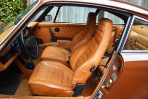 Image 18/37 de Porsche 911 Carrera 3.0 (1977)