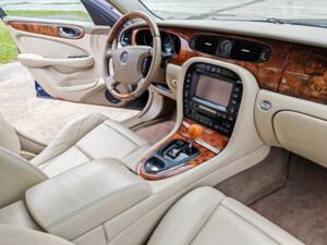 Bild 28/50 von Jaguar XJ 8 3.5 (2003)