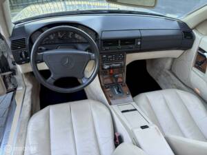 Image 20/35 of Mercedes-Benz 500 SL (1993)