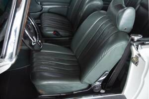 Image 26/38 of Mercedes-Benz 280 SE 3,5 (1970)
