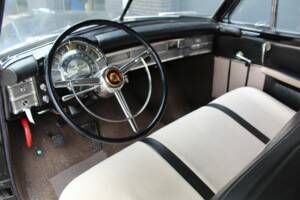 Image 2/8 of Chrysler New Yorker (1950)