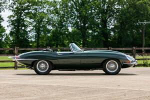 Image 5/36 de Jaguar E-Type (1967)