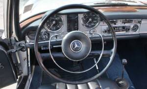Image 9/16 of Mercedes-Benz 230 SL (1966)