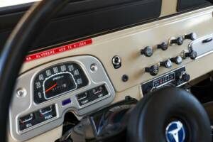 Bild 10/50 von Toyota Land Cruiser BJ 40 (1977)