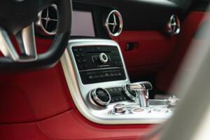 Image 42/50 of Mercedes-Benz SLS AMG (2010)