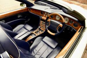 Image 23/50 of Bentley Azure (2009)