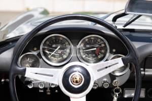 Image 20/31 of Alfa Romeo 2600 Spider (1963)